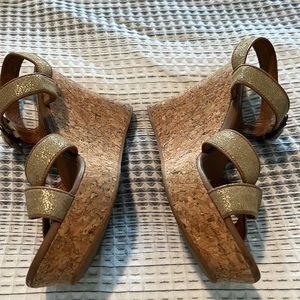 UGG  metallic wedge US size 8